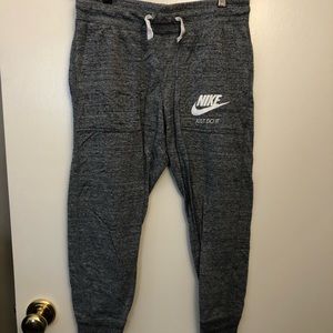 Nike Cropped lounge pants